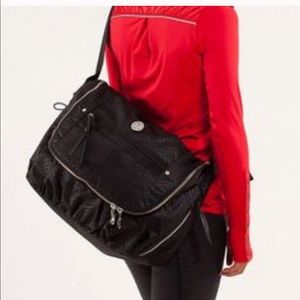 lululemon large messenger bag